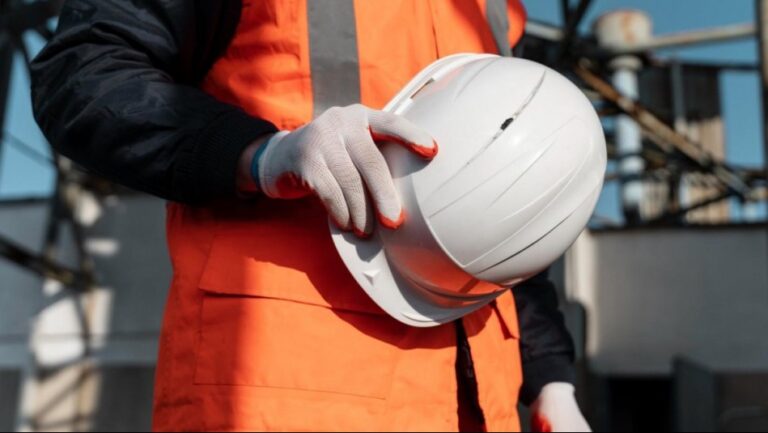 Акимат Павлодара окажет помощь семье погибшего на стройке школы