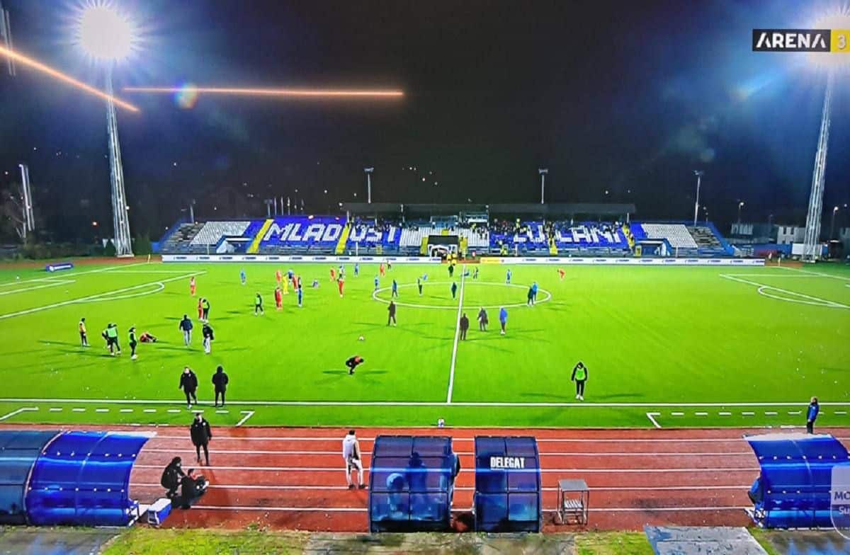 Главный тренер команды «Раднички К» Младен Жижович скончался во время матча 14-го тура сербской Суперлиги против клуба «Младост Л»