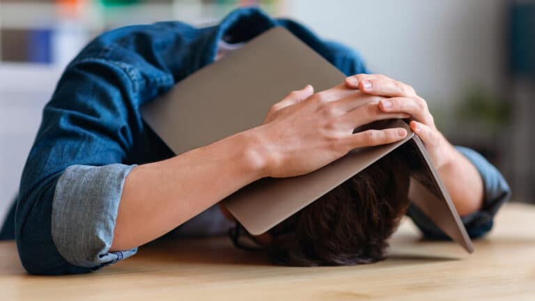 Зумеры получают самые низкие зарплаты в Казахстане, миллениалы – самые высокие