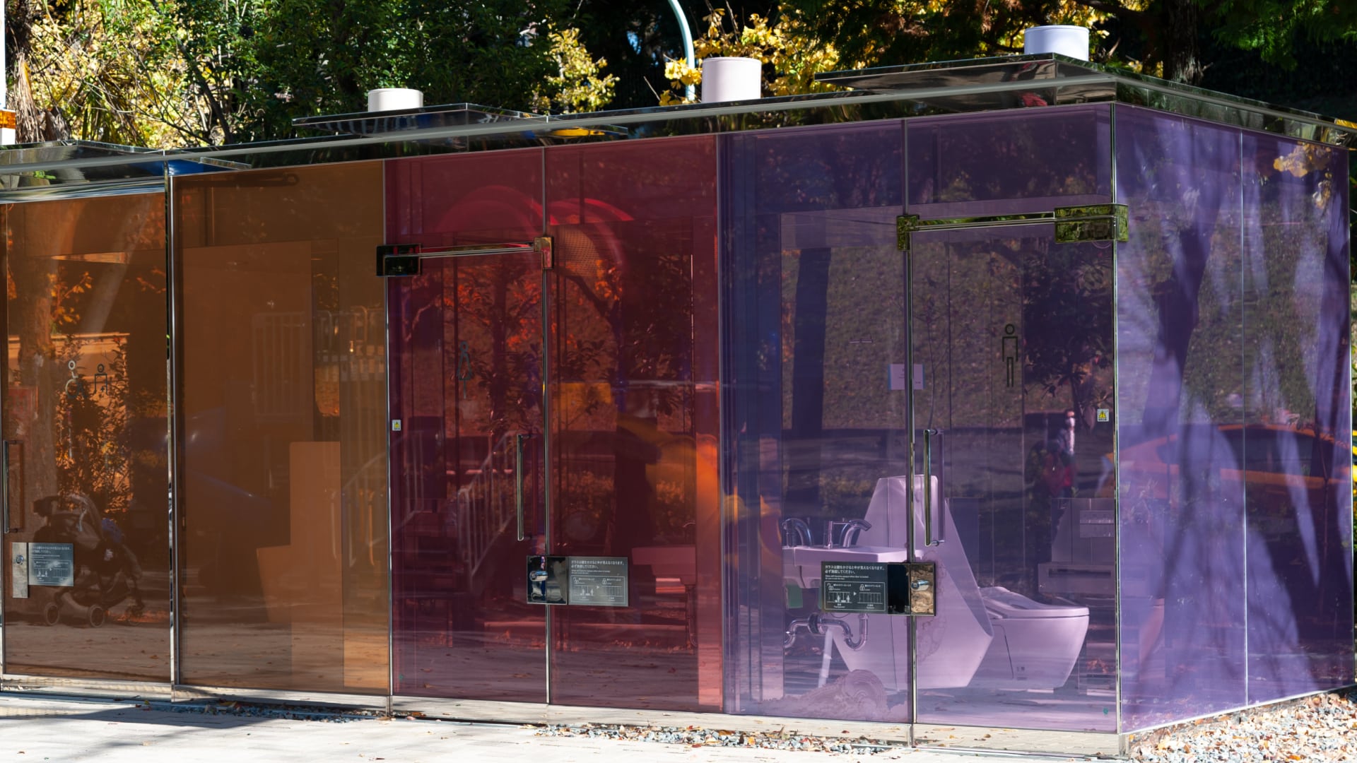 Прозрачные общественные туалеты появились в Астане