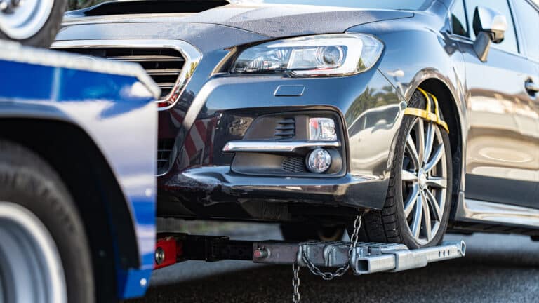 У алматинцев начали изымать машины из-за долгов по налогам