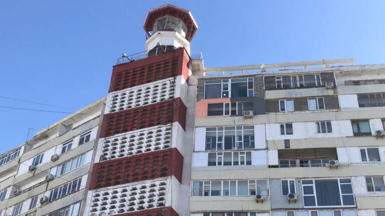 Единственный в Казахстане дом-маяк Актау разваливается без должного ухода