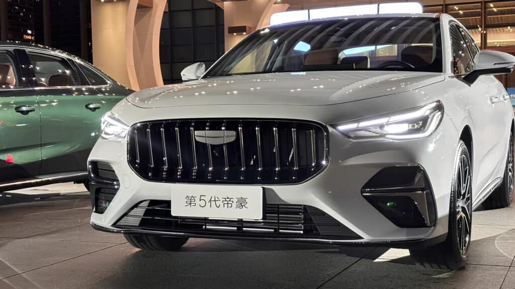 Новый Geely Emgrand представили официально — он вырос, стал «умнее» и получил 1.5T