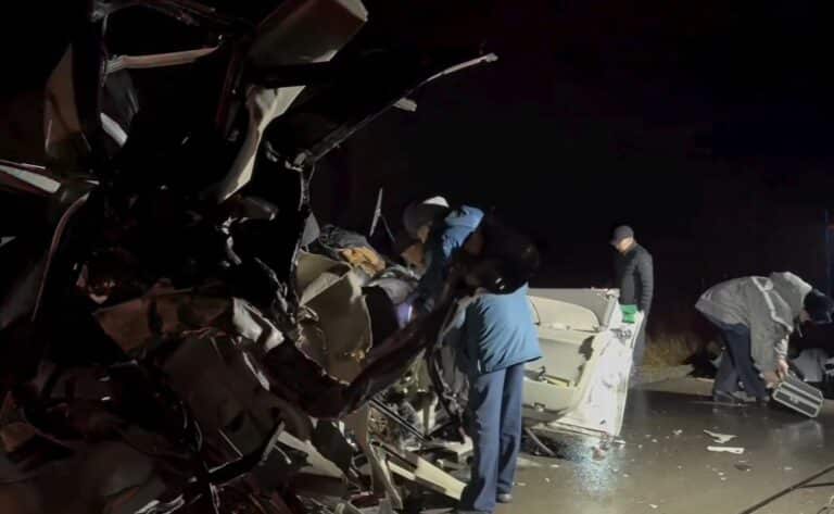 Пять человек погибли на трассе в ВКО из-за стоявшего у обочины грузовика