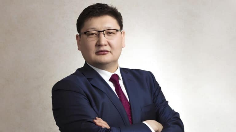 Берик Уали объяснил скандал вокруг выселения роддома в Семее