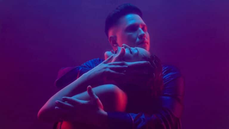 Дильназ Ахмадиева и Талгат Байгужинов показали «мокрый» бэкстейдж со съемок клипа