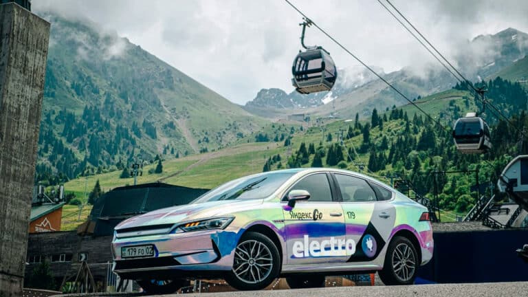 Электромобилям хотят ограничить движение на дороге Медеу – Шымбулак