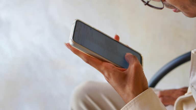 Казахстанцы жалуются на рост тарифов мобильных операторов