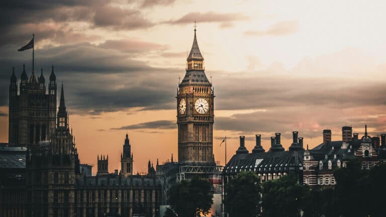 Британский антикварный магазин продает секретные отчеты о Центральной Азии