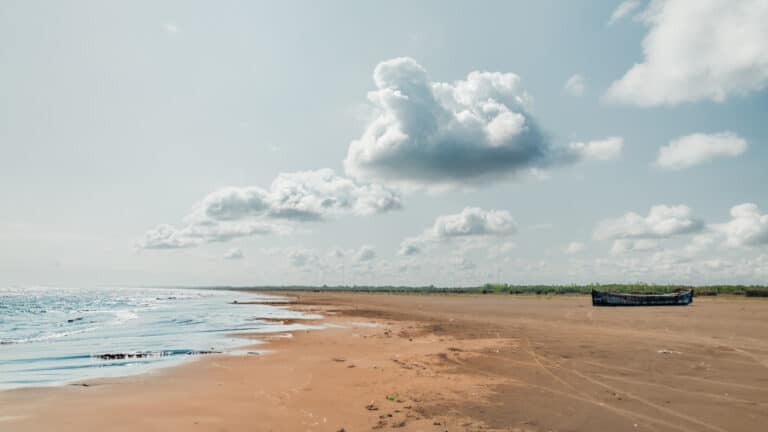 Казахстанцы обвиняют российские ГЭС в снижении уровня Каспия