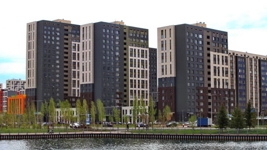 Казахстанские застройщики продают жилье вдвое дороже себестоимости, Аскар Ахметуллин, бильд-редактор: Адэлина Мамедова