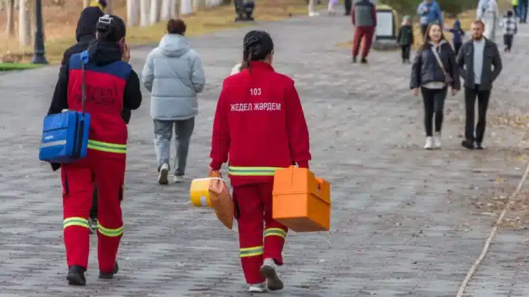 Власти Жетысу ответили на требования фельдшеров и водителей скорой