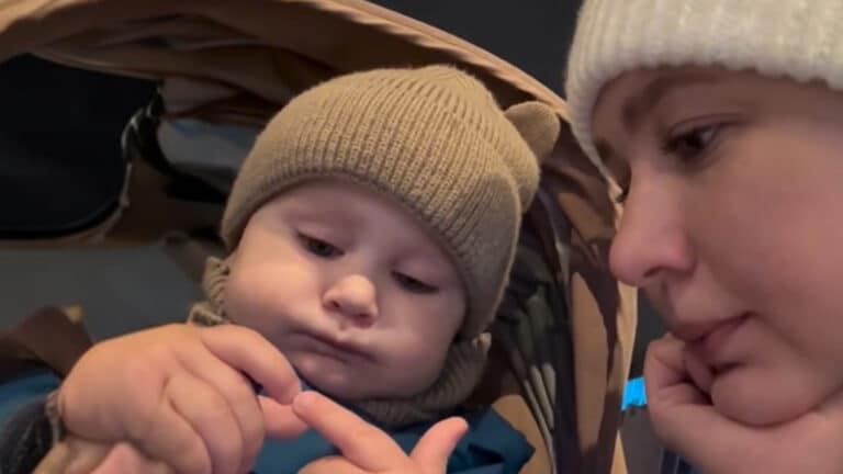 Малышу, с которым не поздоровалась соседка, передали привет со всего мира