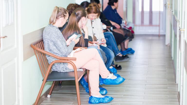 Минздрав объяснил ажиотаж в больницах из-за ОРВИ и пустые аптеки