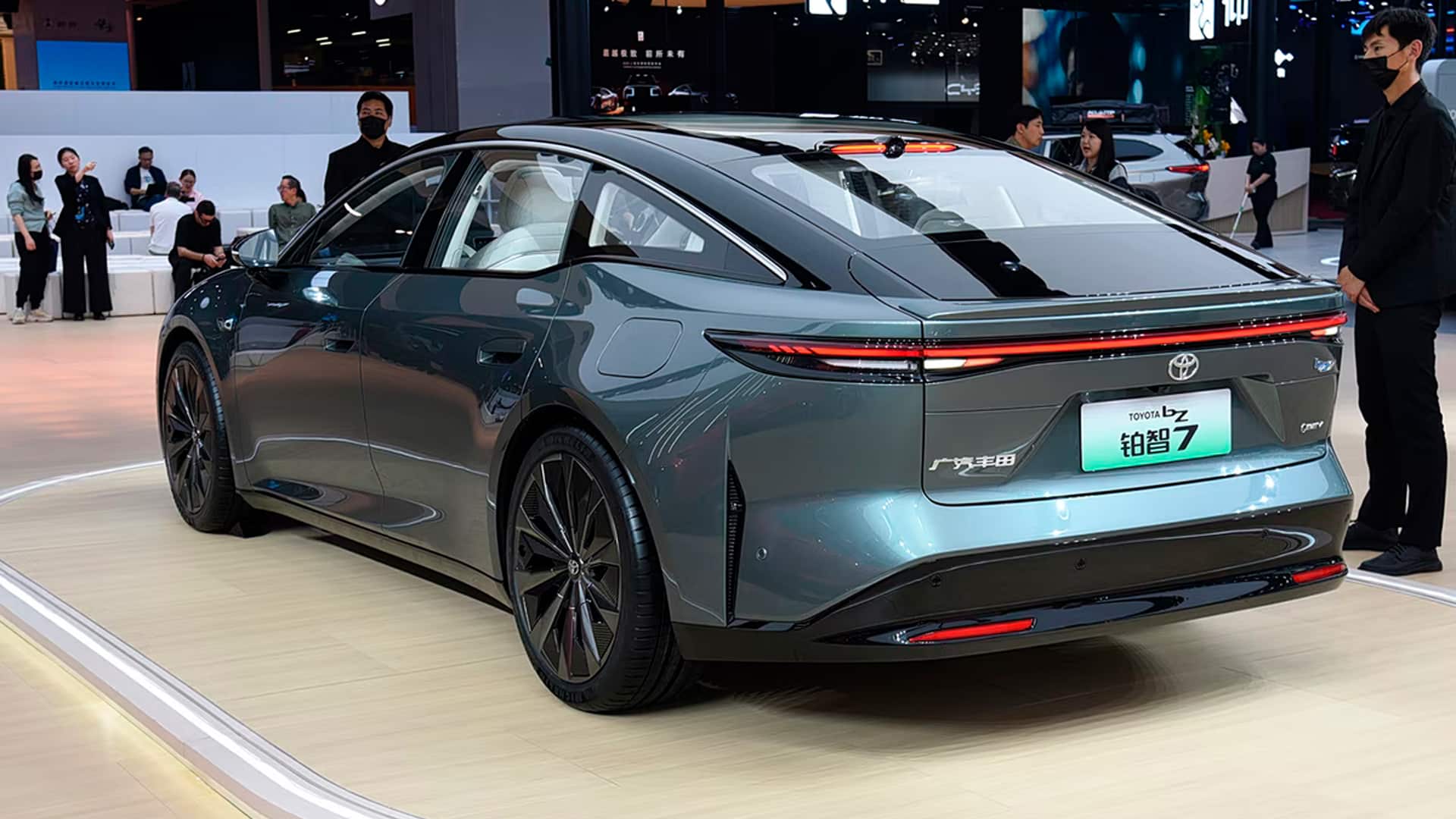 Электроседан Toyota bZ7, новая Toyota, новая тойота бз7, электромобиль Toyota