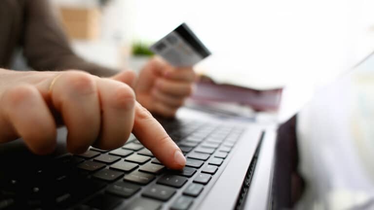 Нацбанк предупредил об «ошибочных переводах» денег казахстанцам