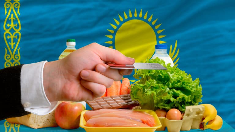 МВФ обеспокоен: банки одобряют кредиты казахстанцам без должной проверки