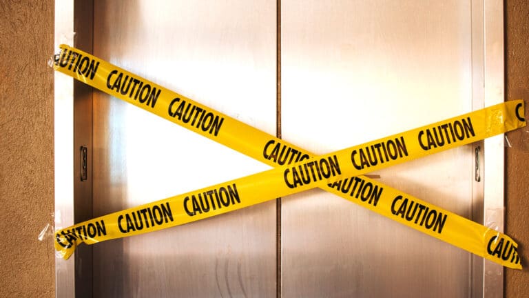 Лифт в одном из ЖК Астаны оказался собран 