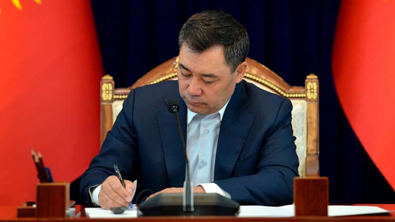 Кыргызстан хочет полностью погасить внешний долг к 2035 году