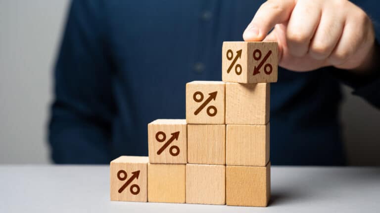 Ставки по депозитам достигли пика: банки будут повышать их менее активно