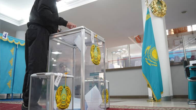 Токаев поручил взвесить плюсы и минусы системы выборности районных акимов