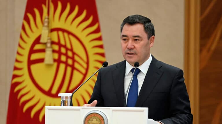 Глава Кыргызстана приказал остановить жесткие рейды в общепите из-за графика работы