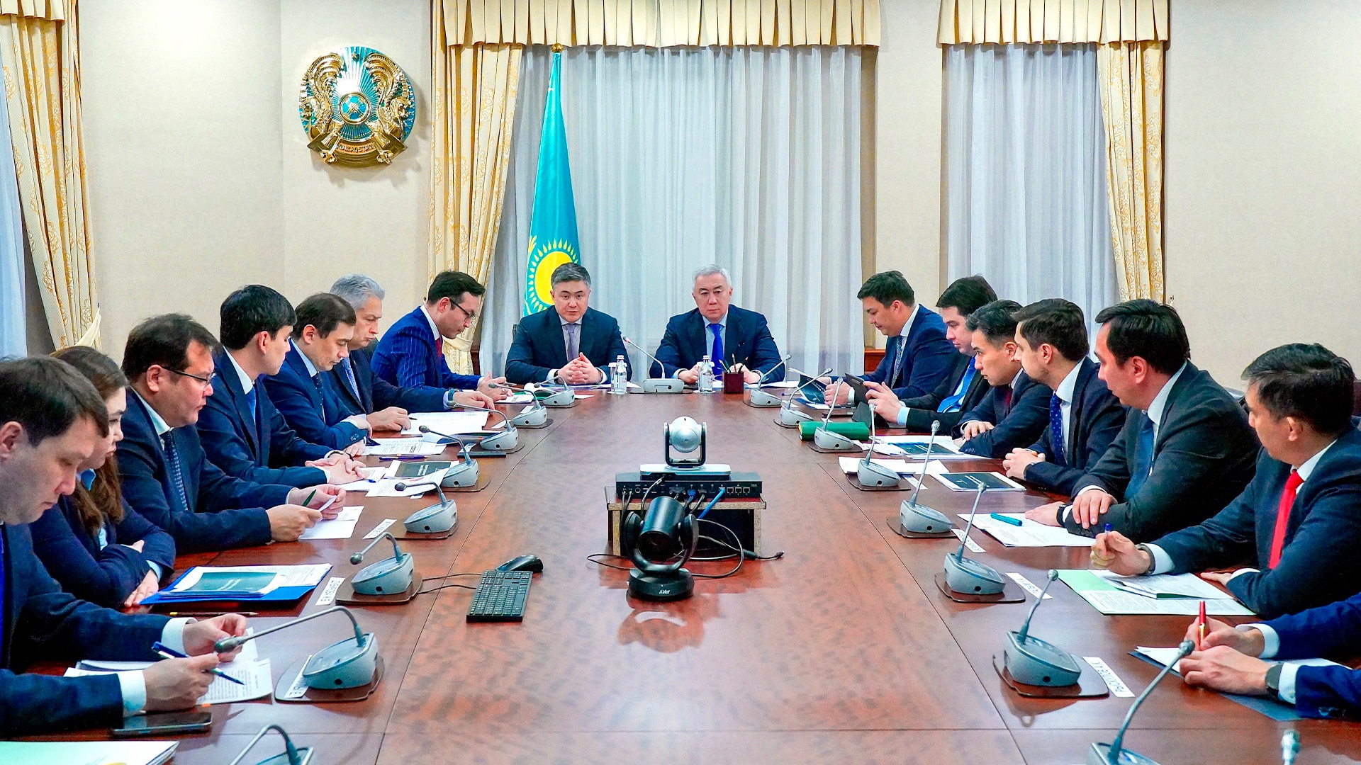 Деньги при сделках с автомобилями и квартирами в Казахстане будут блокироваться до их перерегистрации