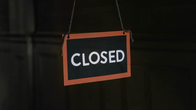 Все больше компаний в Казахстане хотят закрыться или уволить сотрудников