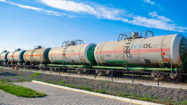 Казахстан продлил запрет на вывоз топлива еще на полгода