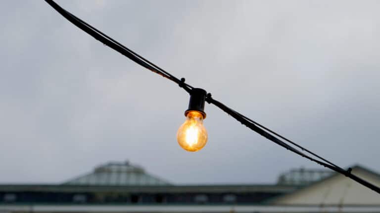 Население в Кыргызстане успокаивают из-за дефицита энергии и долгов