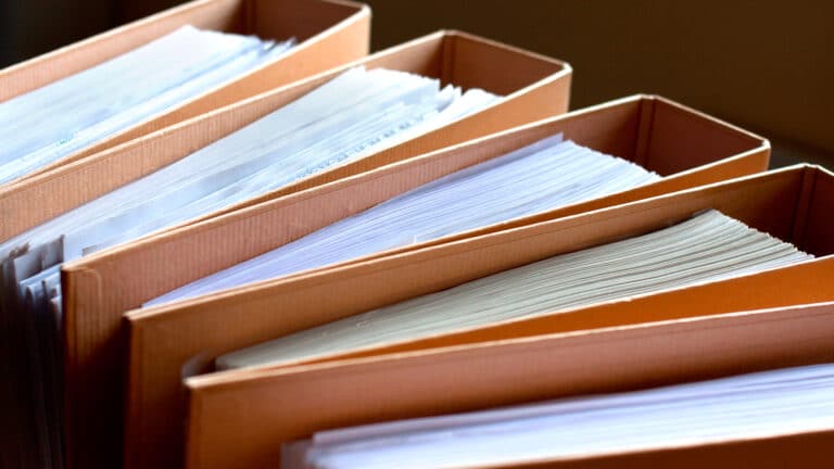 Досье на 20 млн казахстанцев собрала налоговая: зачем это нужно властям