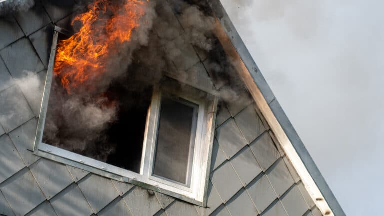 Двое взрослых и один ребенок выжили в пожаре в Туркестанской области