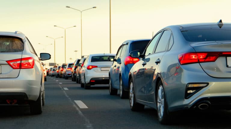 Импортер: тысячи новых авто из Китая застряли на границе с Казахстаном