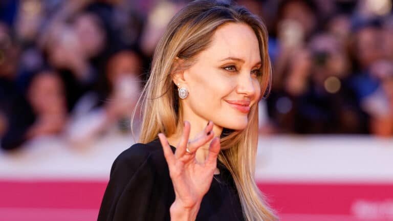 Анджелина Джоли посетила детскую больницу в Херсоне