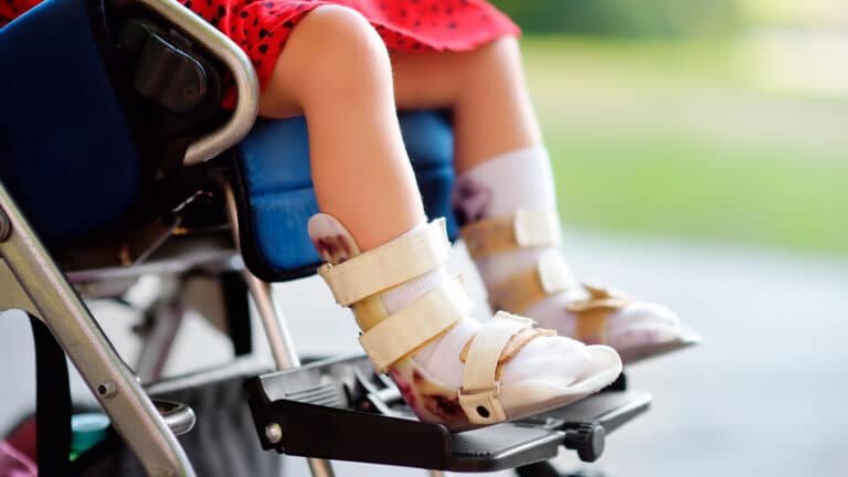 Казахстанец обманывал детей-инвалидов для заработка