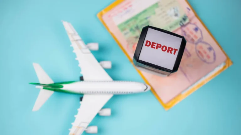 Азербайджанца депортируют из Казахстана за мошенничество