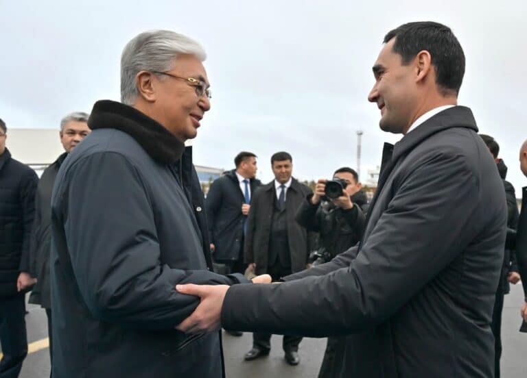 Тоқаев Түркіменстан президентін күтіп алды