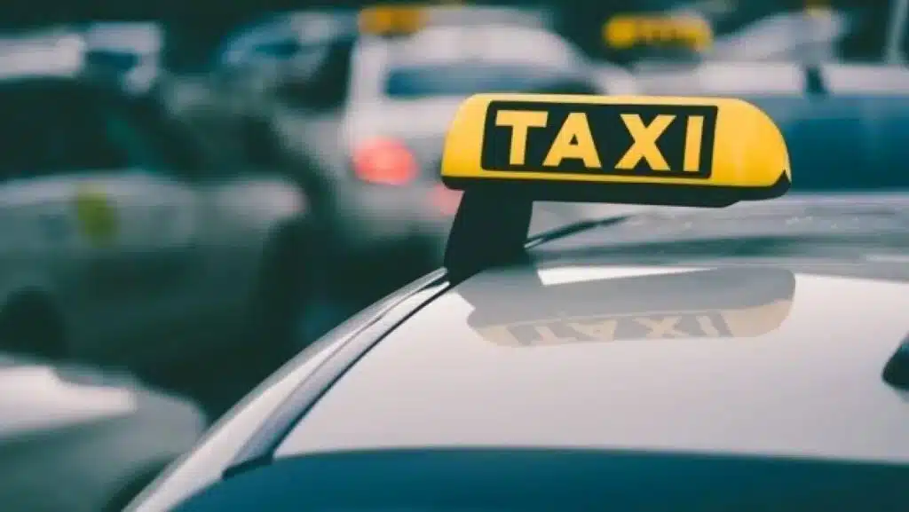 Тексеру кезінде оның ИП ретінде тіркелмегені және такси қызметіне ресми рұқсаты жоқ екені анықталды / фото: KursivMedia мұрағаты