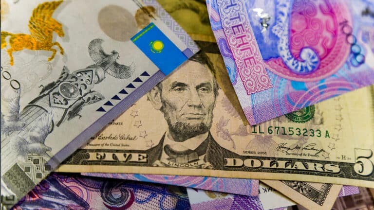 Доллар обвалился в Казахстане