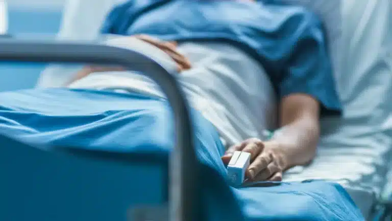 Медицина қызметкеріне шабуыл жасағандар 12 жылға дейін сотталуы мүмкін