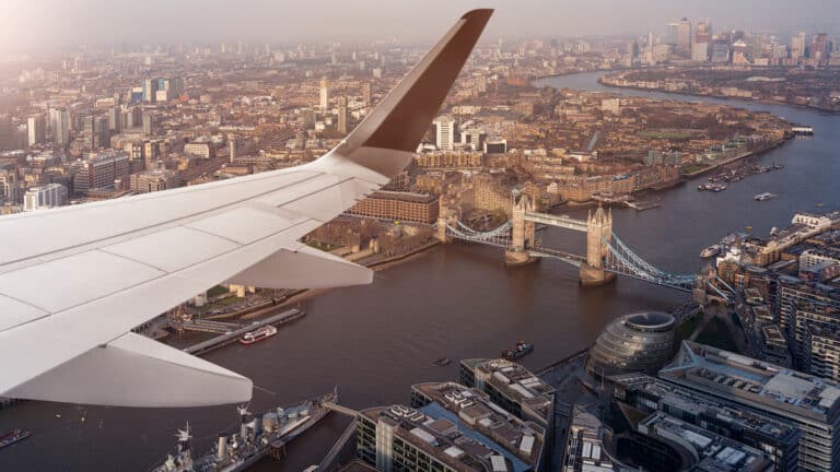 Казахстанцам в ноябре-декабре дешевле слетать в Лондон, чем в Алматы