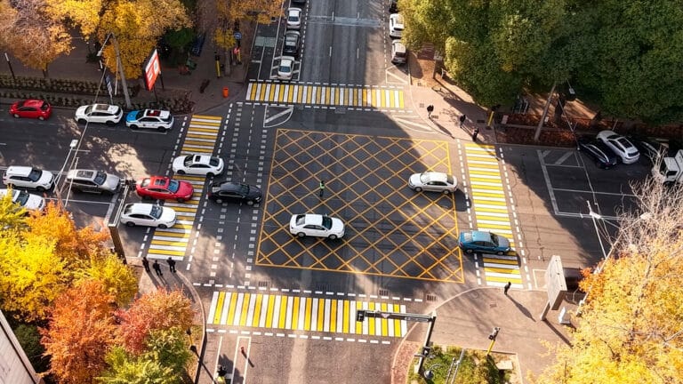 Алматинцы отреагировали на грядущие штрафы за «вафельную» разметку