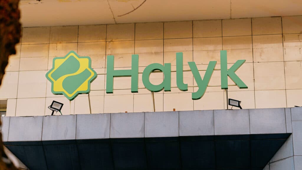 Тимур и Динара Кулибаевы продали акции Halyk Bank на $475,4 млн, Делия Айдаралиева, бильд-редактор: Дастан Шанай