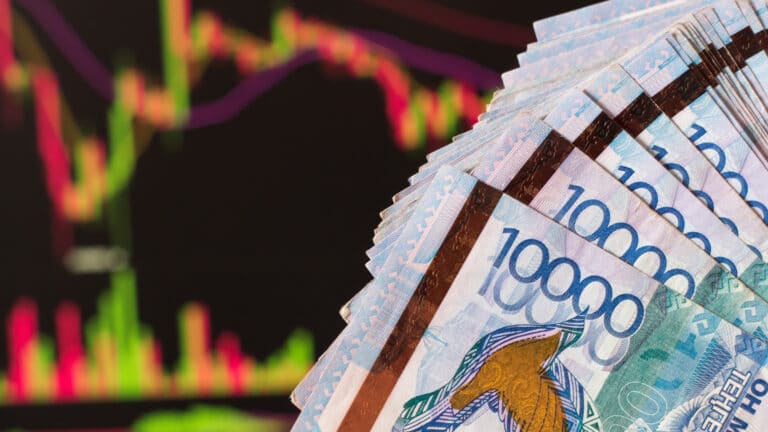 МВФ предупреждает о перегреве экономики и ускорении инфляции до 13% к концу года