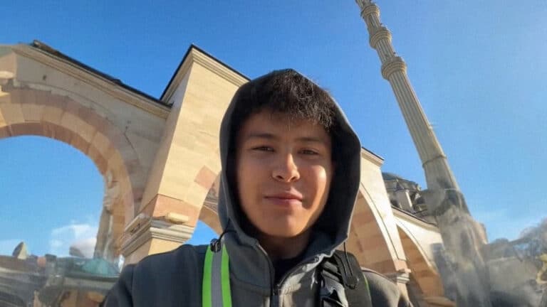 Парень из Шымкента достиг Медины, проехав 8 тысяч км на велосипеде