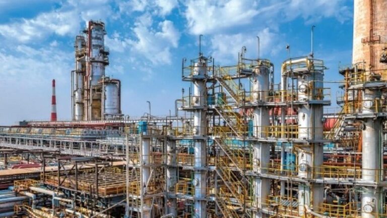 В Шымкенте арестованы подозреваемые по делу о гибели рабочих на НПЗ