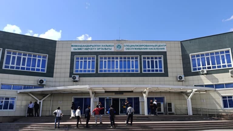 Сотрудники спецЦОНа помогали незаконно регистрировать авто в Алматы