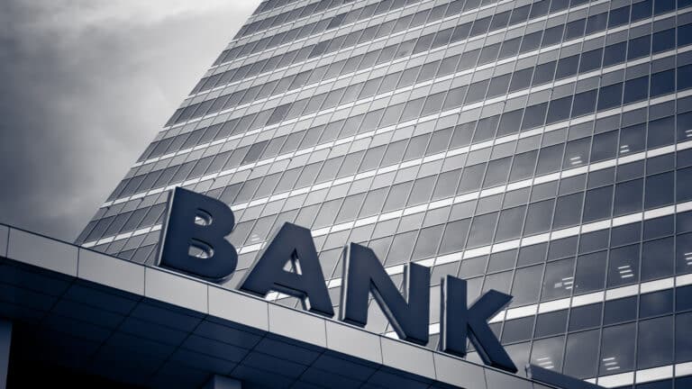 Крупнейшие банки страны теряют свои активы