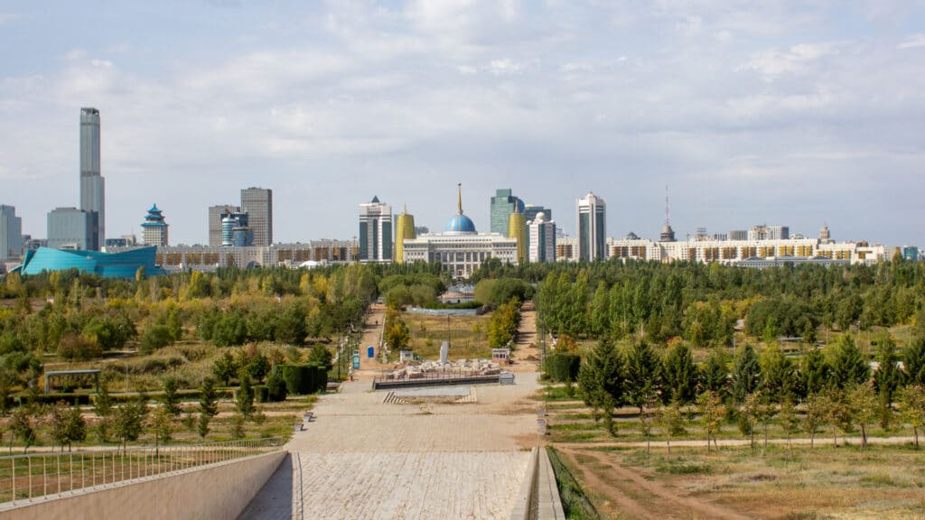 В Астане засохли тысячи новых деревьев после некачественной посадки