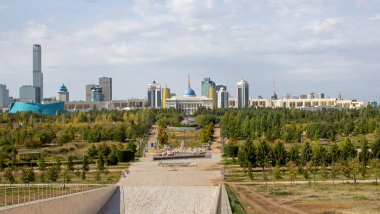 В Астане засохли тысячи новых деревьев после некачественной посадки